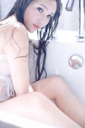 美女扒开两腿让男生桶_字幕高清版在线观看