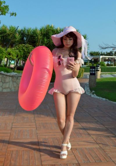 监控拍下女子内急视频_BD超清在线观看