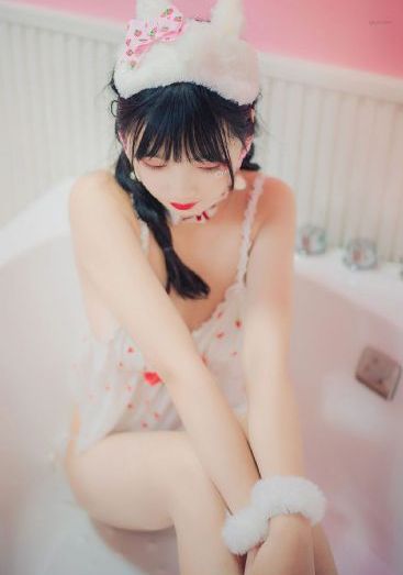 他一边曰一边吃我奶小说免看_BD韩语在线观看高清