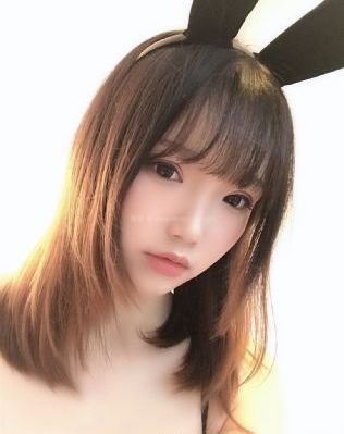 赵露思趴着赤脚看书_超清免费观看视频